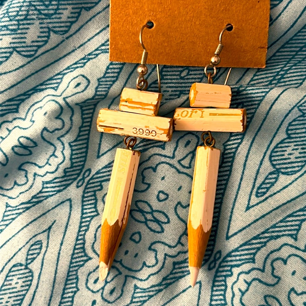 Vintage 1980’s Unique White Pencil Earrings - Picture 4 of 16